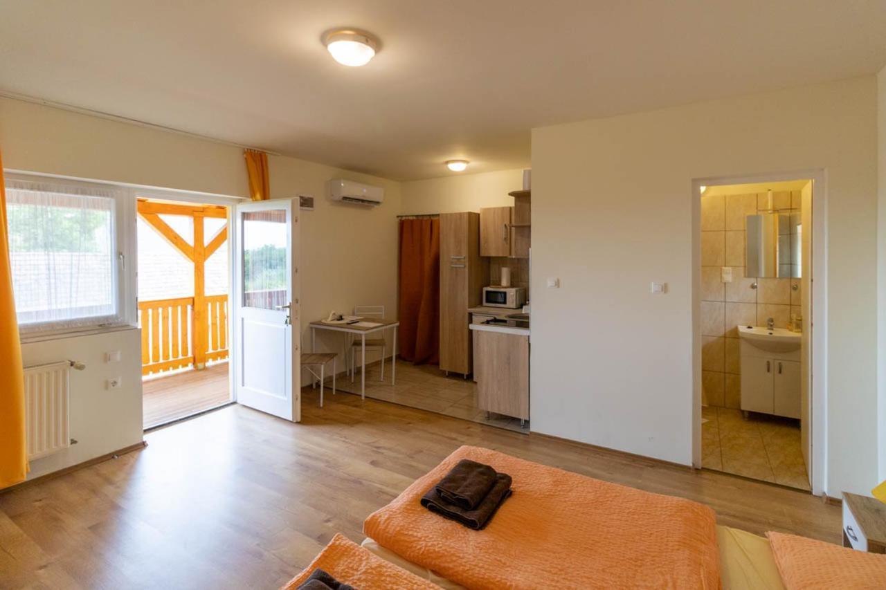 Montana-Ederics Vendeghaz Hotel บาลาโตเนเดริช ภายนอก รูปภาพ